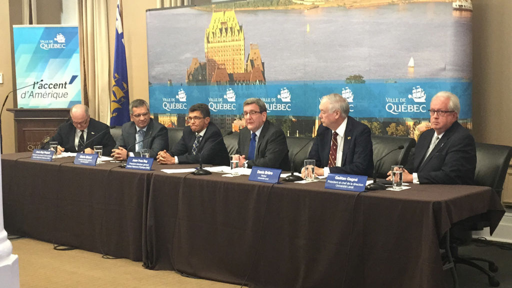 C’est entouré des dirigeants du Port de Québec, de l’Aéroport de Québec, de l’Université Laval et de l’Institut national d’optique (INO) que le maire de Québec, monsieur Régis Labeaume, a chiffré ses demandes au fédéral à 205 millions $ en vue de la prochaine campagne électorale cet automne.