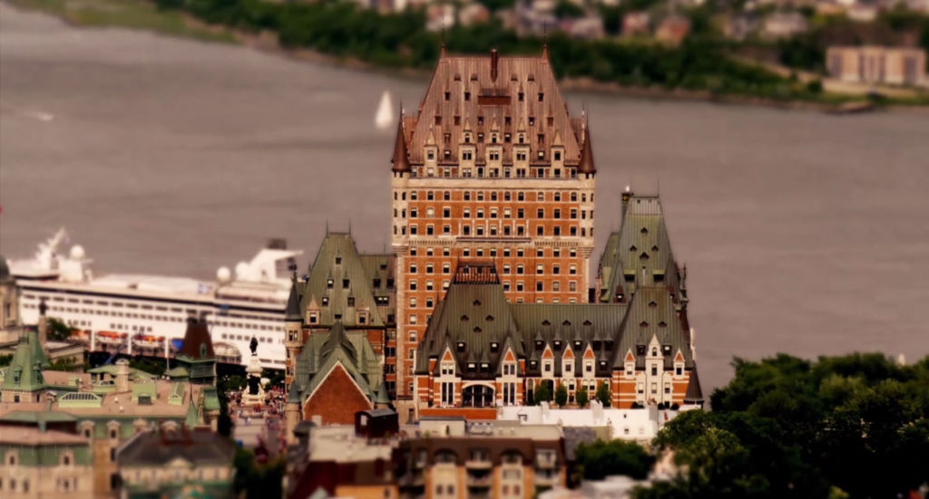 Grâce à Little Big World, découvrez Québec comme jamais auparavant. Dans une vidéo réalisée par Joerg Daiber avec la technique du tilt-shift (ou «effet de bascule»), la vieille capitale prend des airs de modèle réduit.