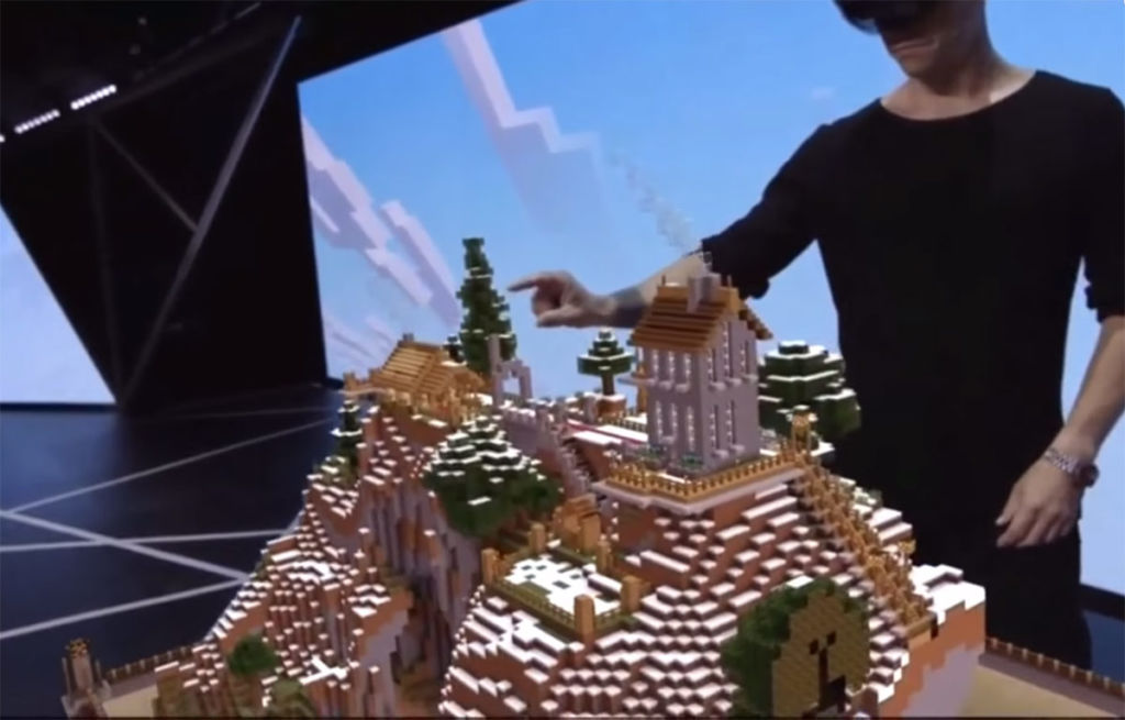 La présentation en direct des nouvelles Lunettes de réalité augmentée de Microsoft, les Hololens, a su piquer l'intérêt de l'équipe créative de Graph Synergie!